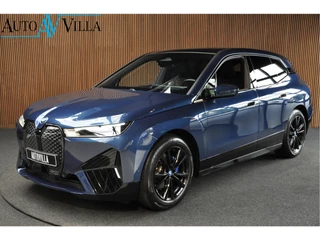 Hoofdafbeelding BMW iX BMW iX xDrive40 77 kWh Panodak Sky Lounge Massage Leder 360 Harman K. Navi PDC 21" Stoelventilatie LM velgen