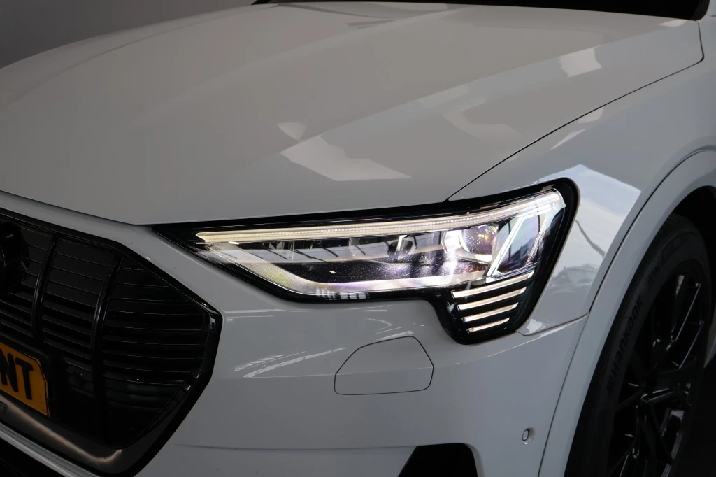 Hoofdafbeelding Audi e-tron