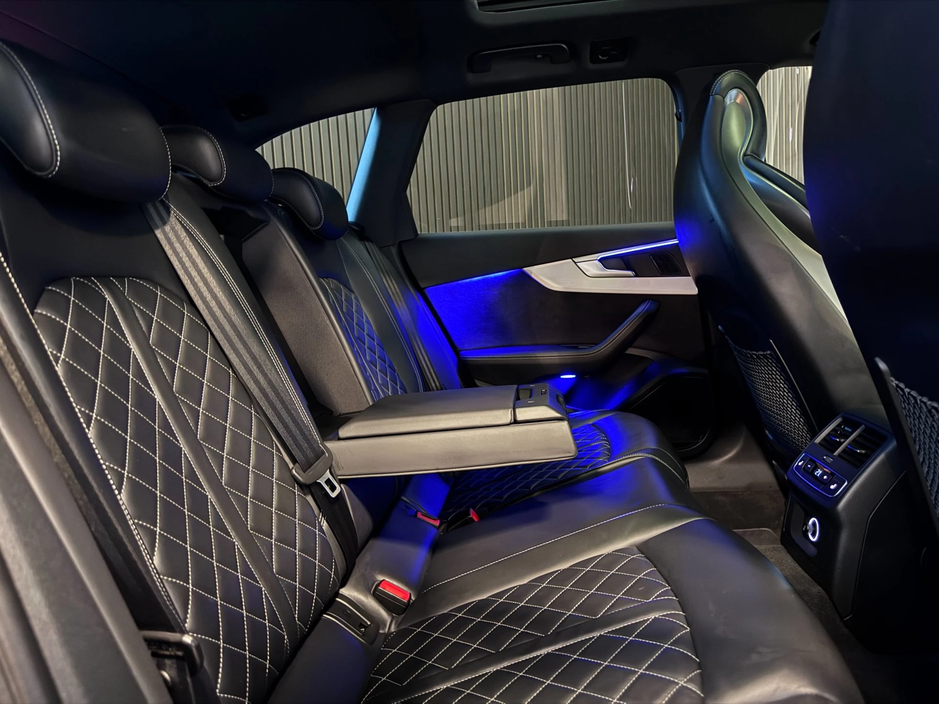 Hoofdafbeelding Audi S4