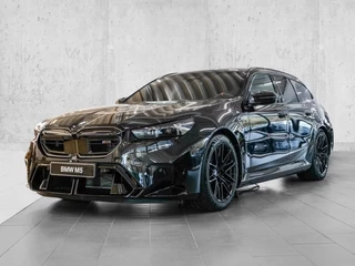 BMW M5 5-serie Touring ** M-DRIVER PACK (305 km/h), M-REMMEN, PANO, TREKH, MERINO LEDER, 20/21 INCH LMV ** 1e EIG - UNFALLFREI - Ex BMW AG ** ** INFORMEER OOK NAAR ONZE AANTREKKELIJKE FINANCIAL-LEASE TARIEVEN **