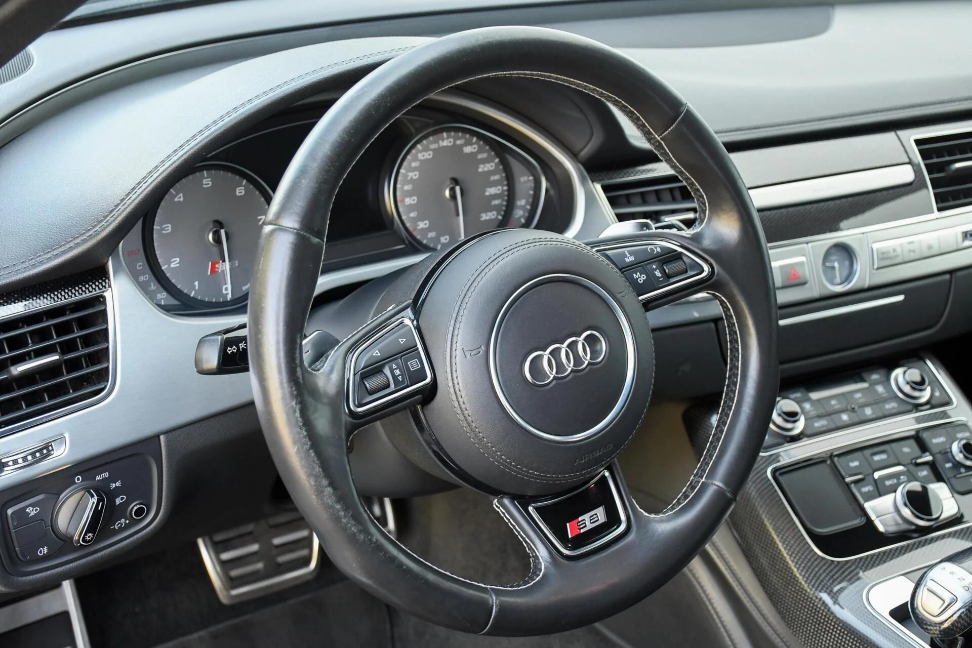 Hoofdafbeelding Audi S8