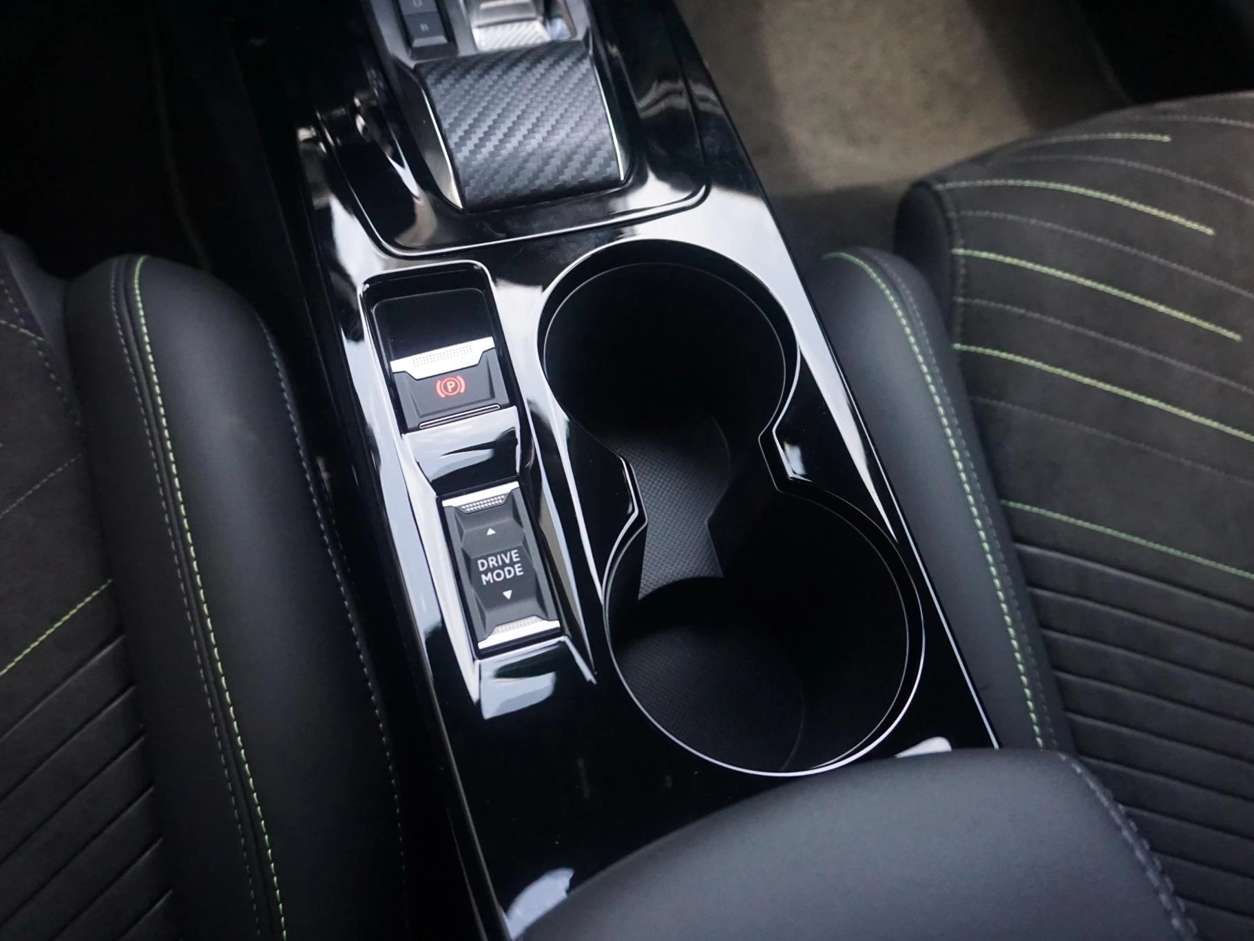 Hoofdafbeelding Peugeot e-208