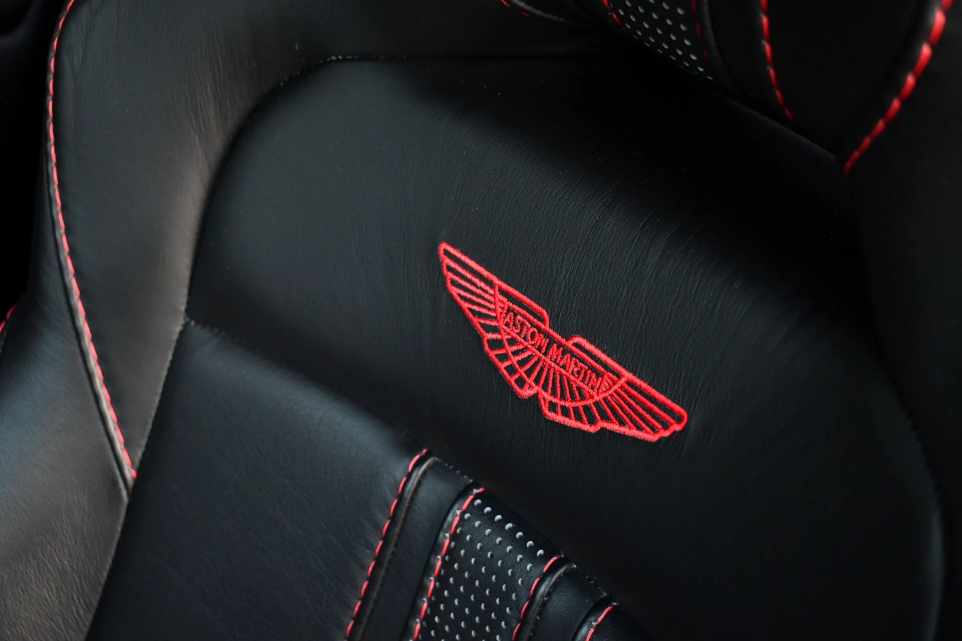 Hoofdafbeelding Aston Martin V8 Vantage