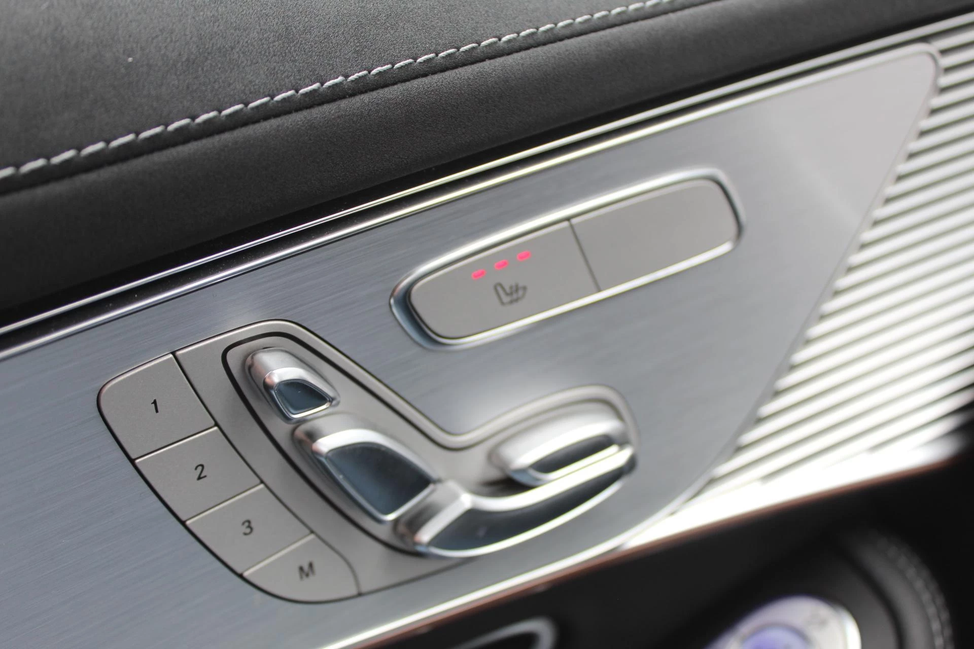 Hoofdafbeelding Mercedes-Benz EQC