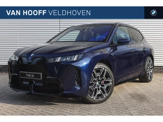 BMW iX xDrive45 M Sport / Panoramadak / Trekhaak / Soft-Close / Stoelventilatie / Parking Assisant Professional / Comfort Access / Adaptieve LED / Harman Kardon