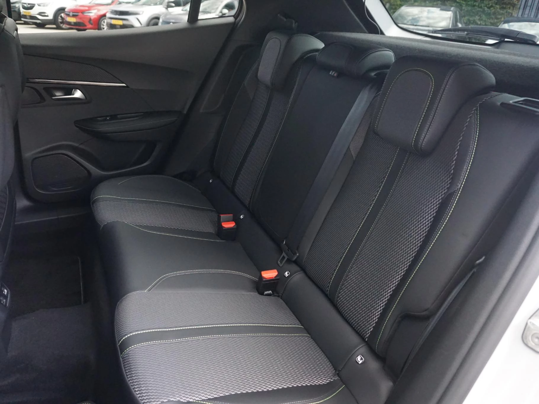 Hoofdafbeelding Peugeot e-2008