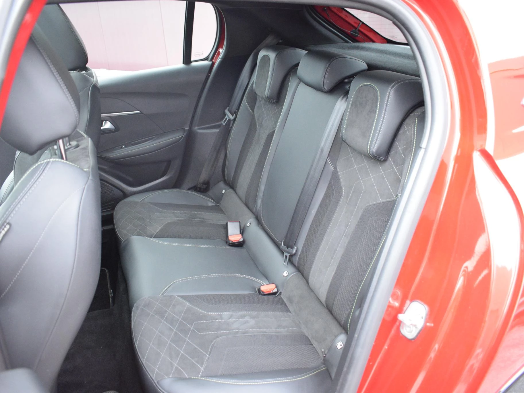 Hoofdafbeelding Peugeot e-208