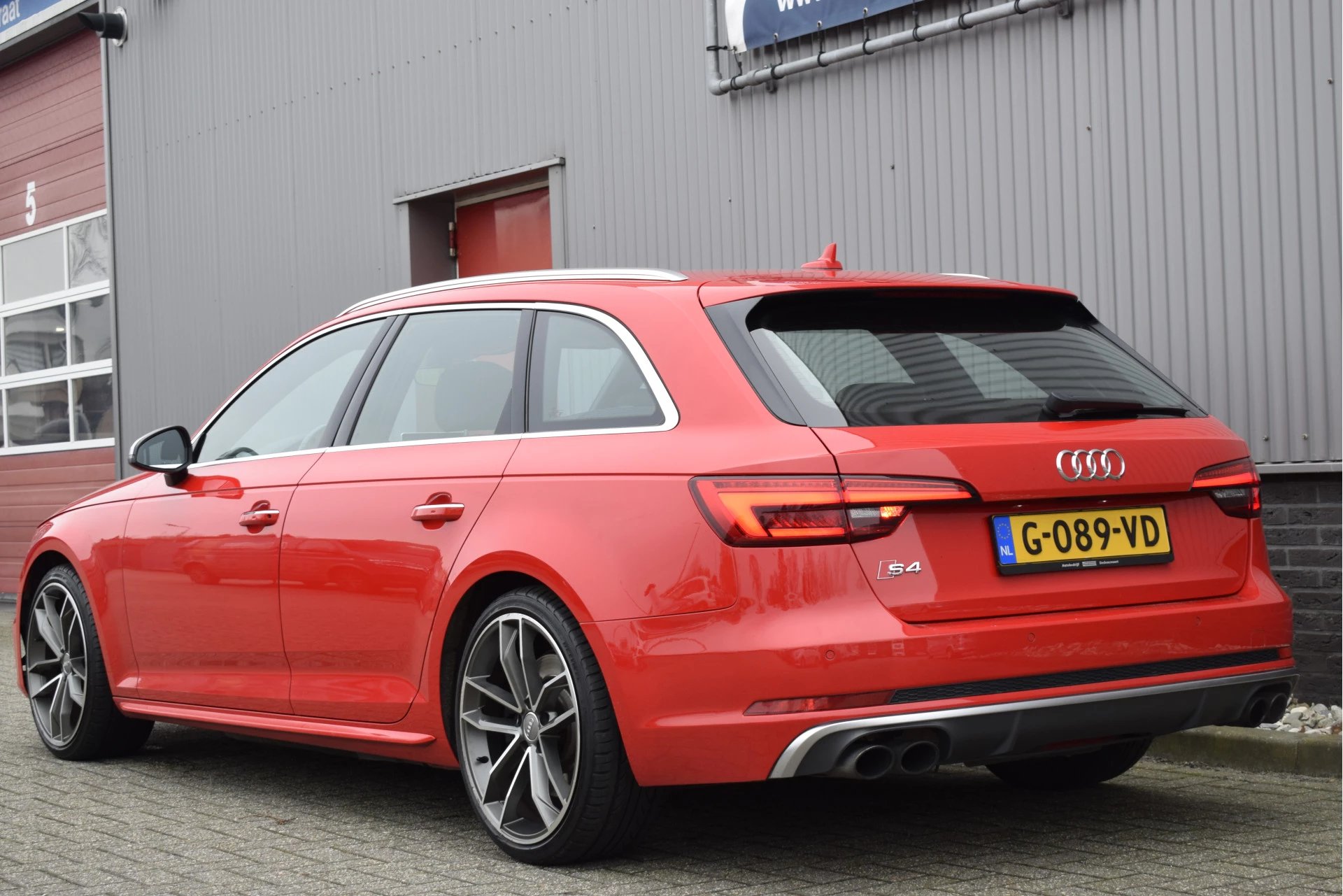 Hoofdafbeelding Audi S4