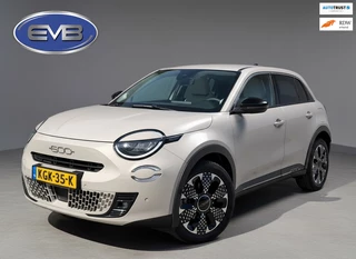 Fiat 600e La Prima 54 kWh, achteruitrijcamera,lederen interieur, stoelverwarming, 9360 km, 1 e eigenaar