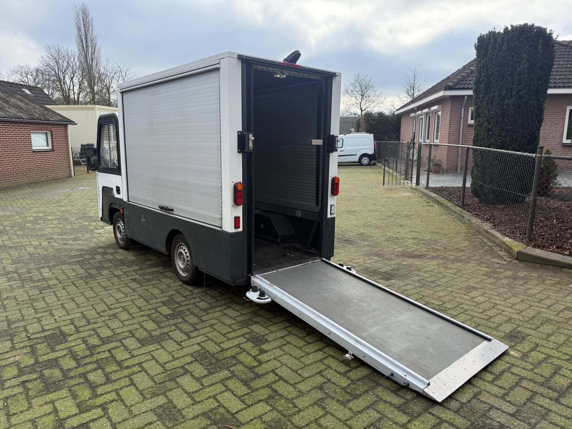 Hoofdafbeelding Cargolev CLOSED CARGO