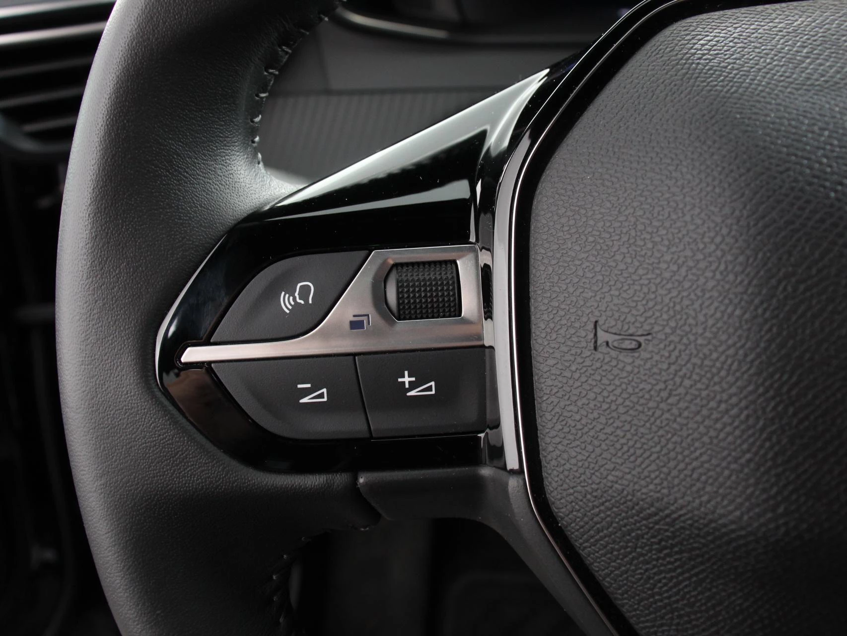 Hoofdafbeelding Peugeot e-2008