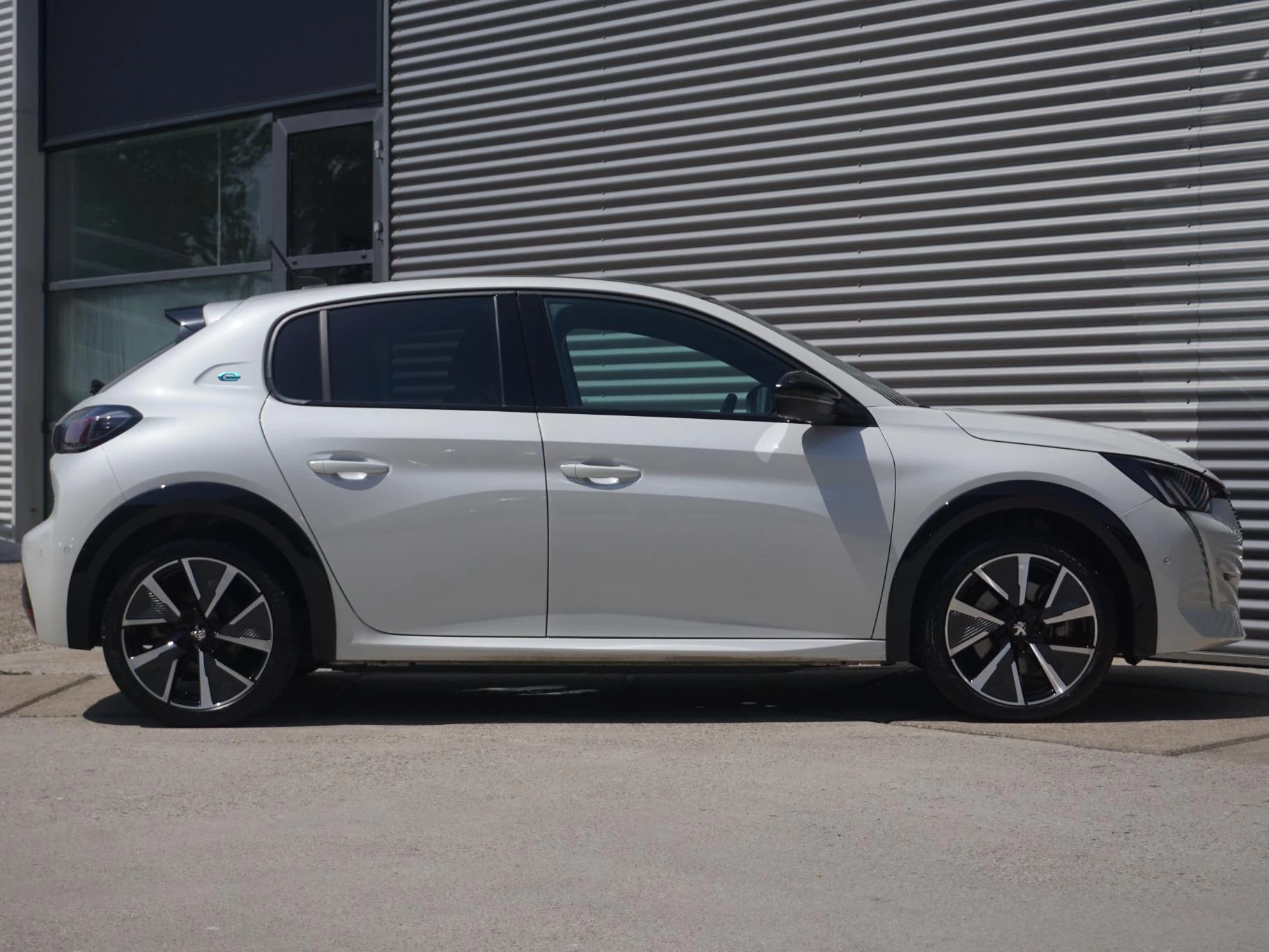 Hoofdafbeelding Peugeot e-208