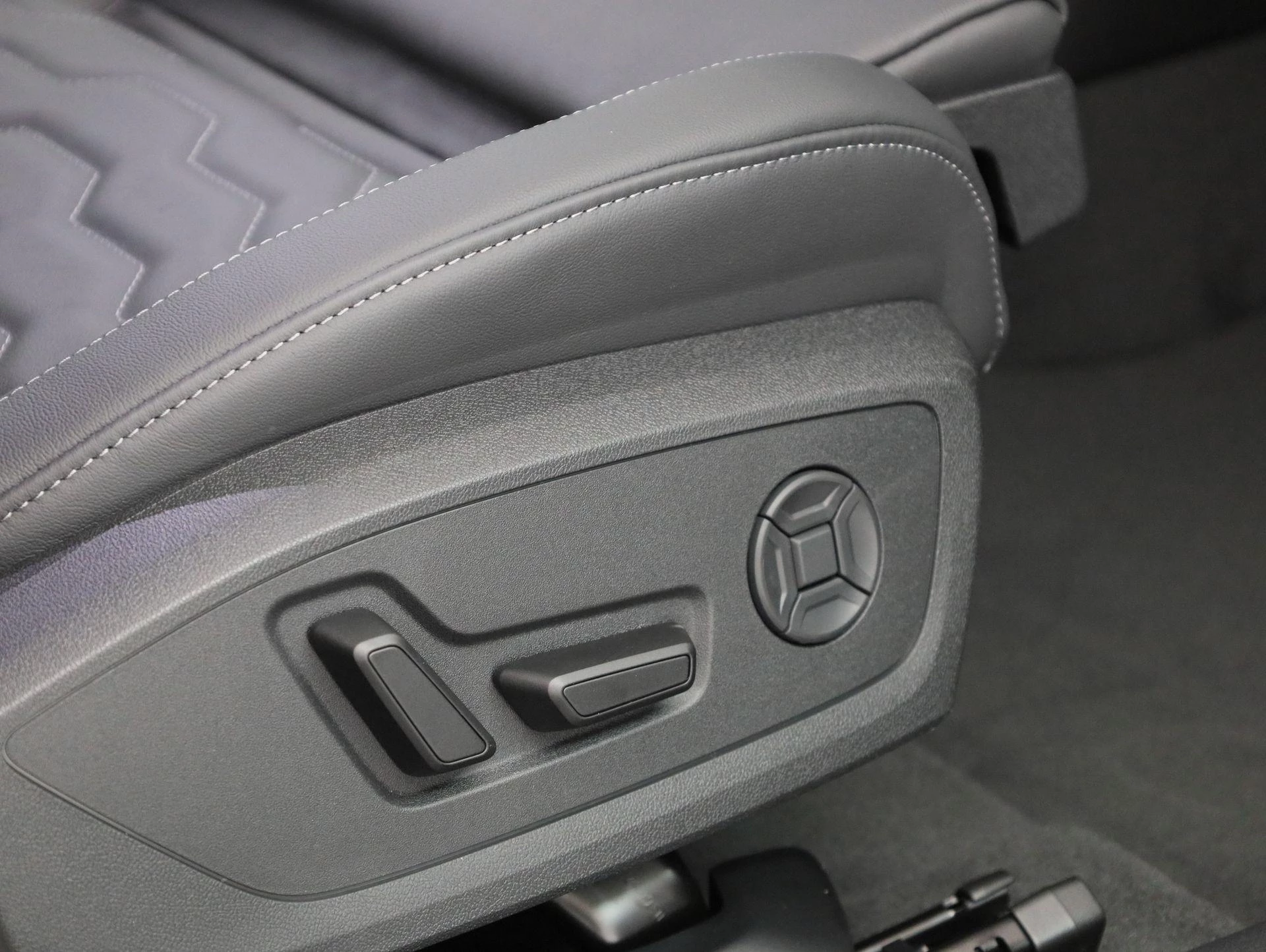 Hoofdafbeelding Audi A6 Avant e-tron