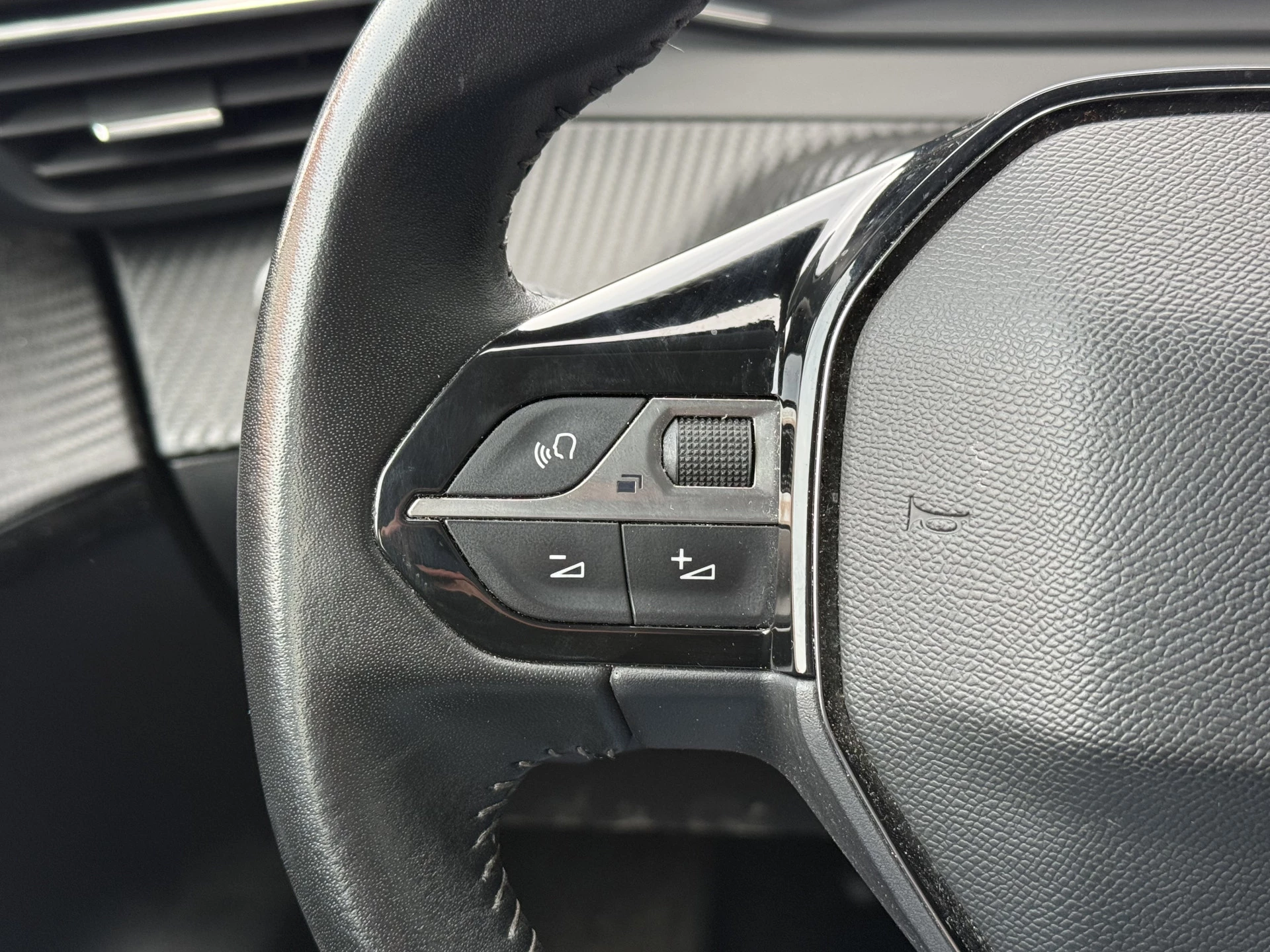 Hoofdafbeelding Peugeot e-208