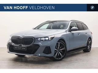 BMW 5 Serie Touring 530e M Sport Automaat / Panoramadak / Trekhaak / Adaptieve LED / Comfort Access / Parking Assistant Plus / Stoelventilatie / Stuurverwarming