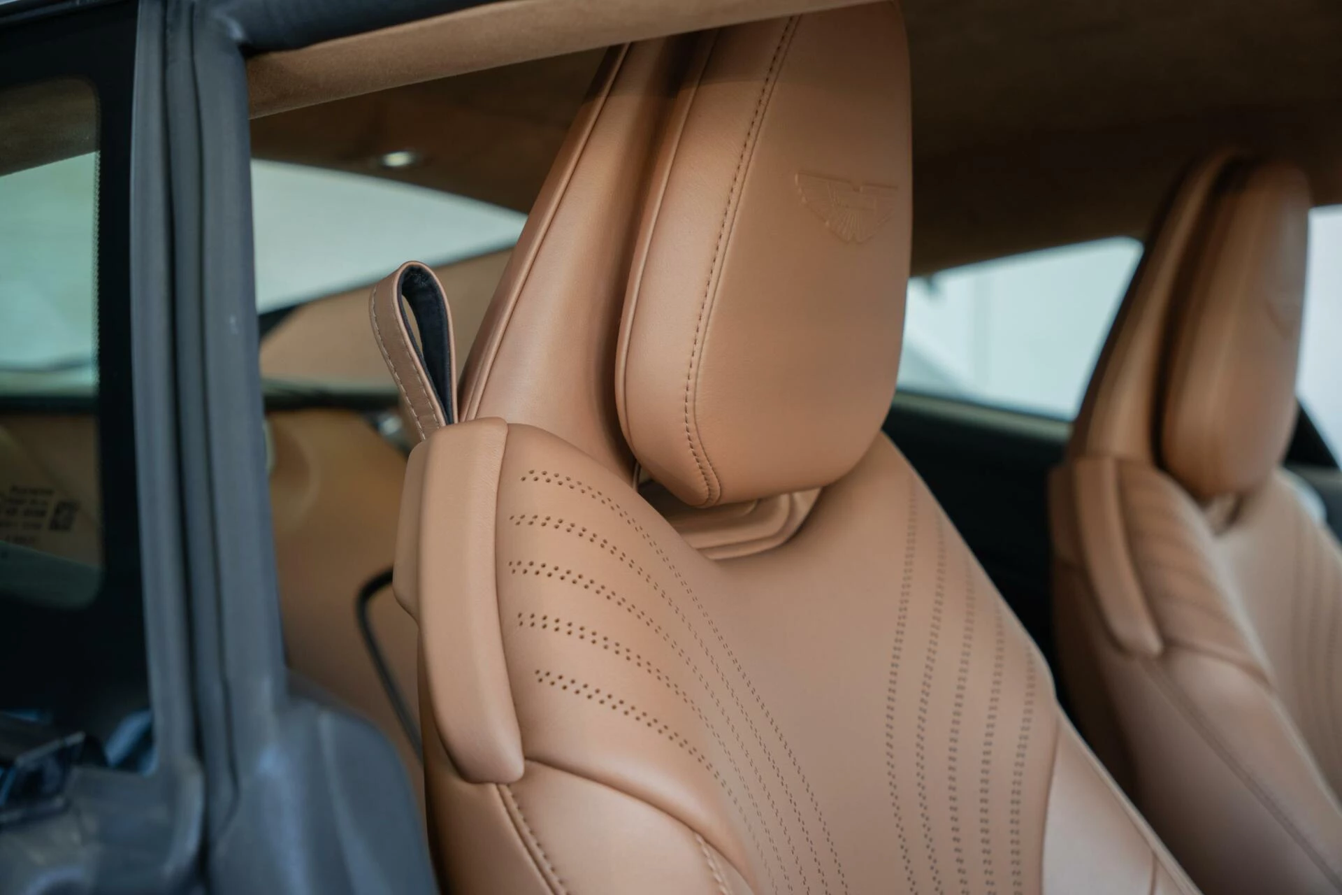 Hoofdafbeelding Aston Martin DB11