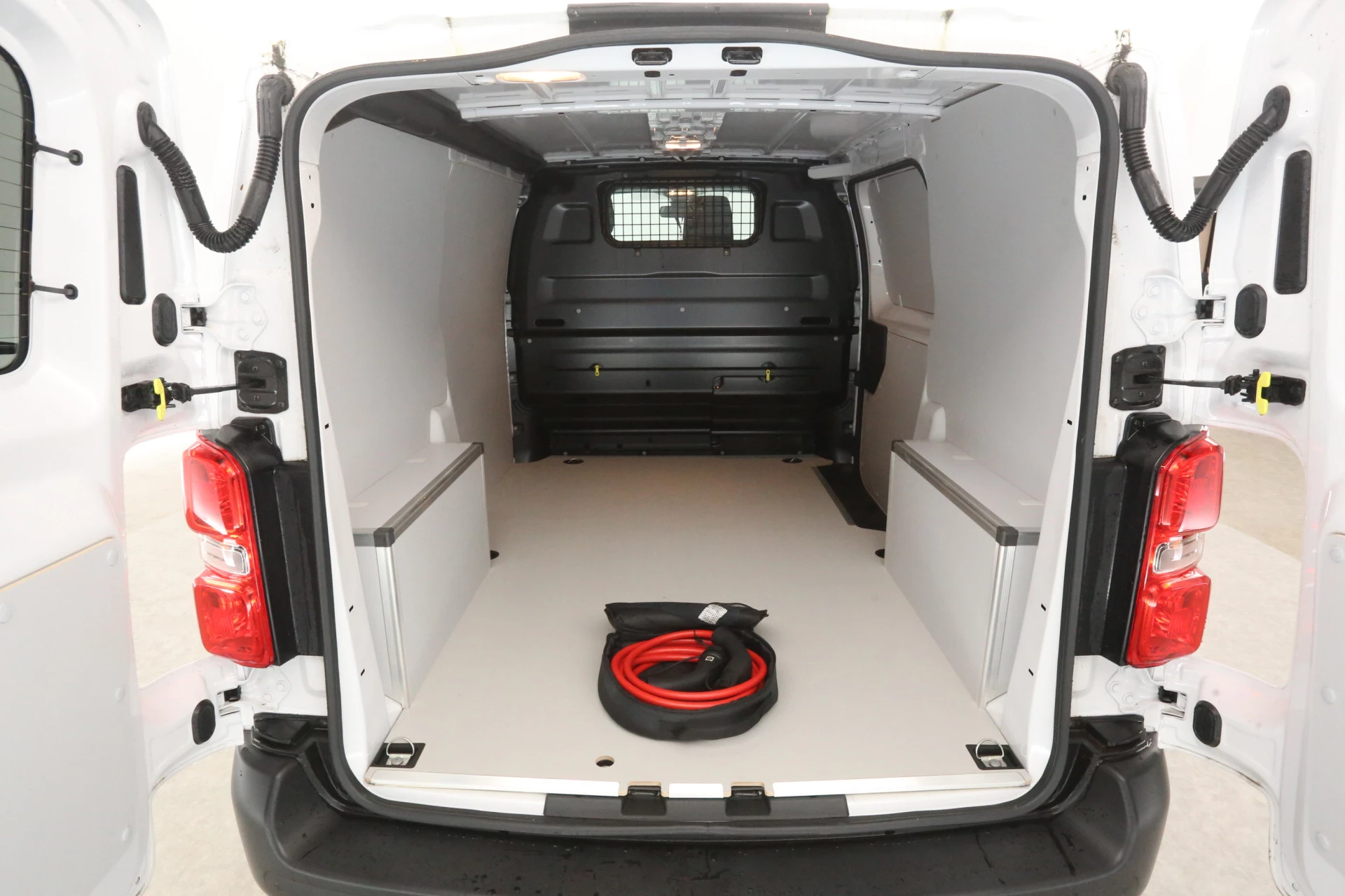 Hoofdafbeelding Peugeot e-Expert