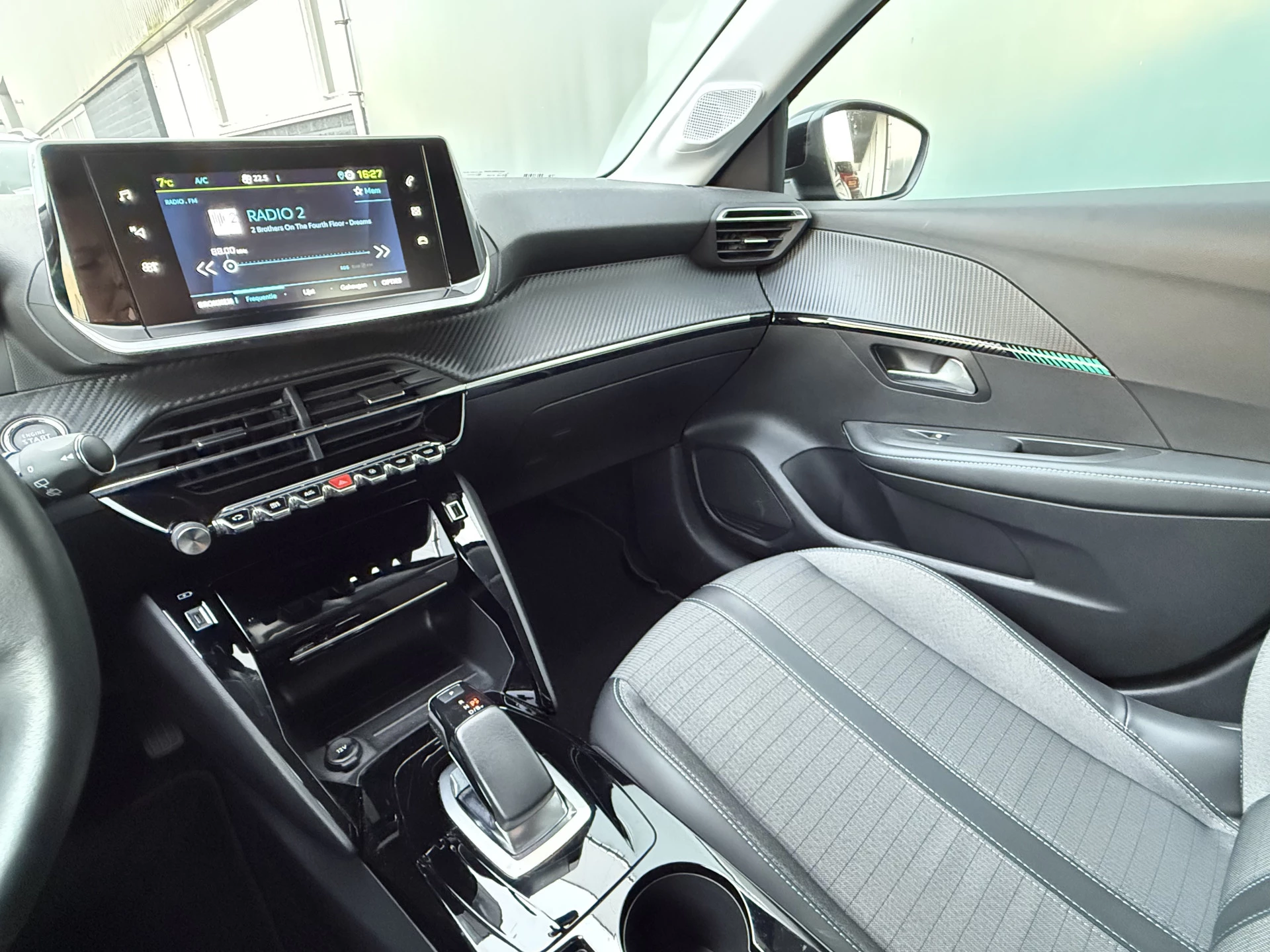 Hoofdafbeelding Peugeot e-208