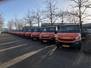 Hoofdafbeelding Iveco Daily Iveco Daily 35C14 2.3 375 Laadklep 500kg Trekhaak 3500kg trekgewicht Airco 2-Persoons Open laadbak Pick-up P-up Bakwagen Telefoonverbinding 1e eigenaar Euro 6 Bpm vrij !!!