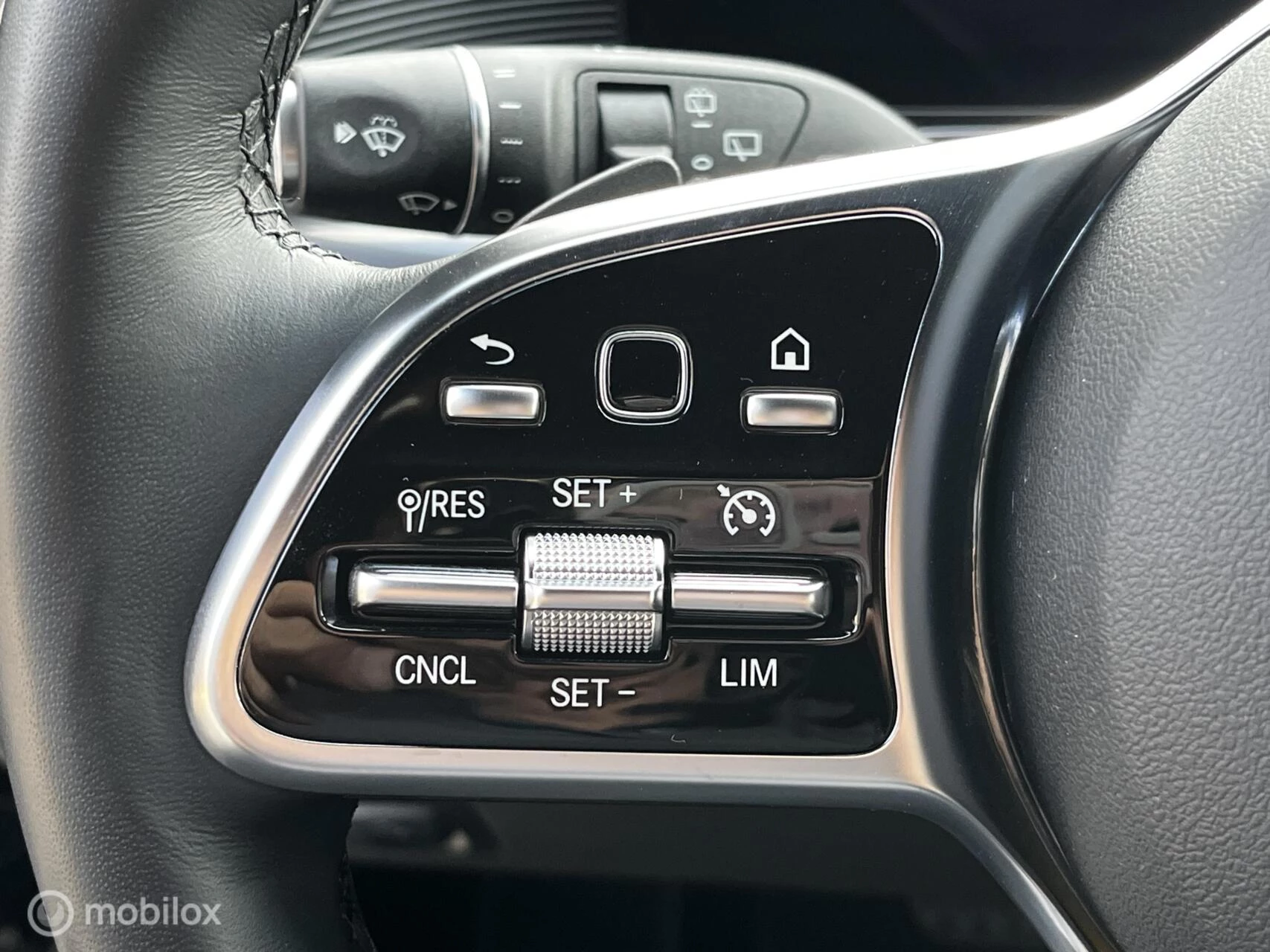 Hoofdafbeelding Mercedes-Benz EQC