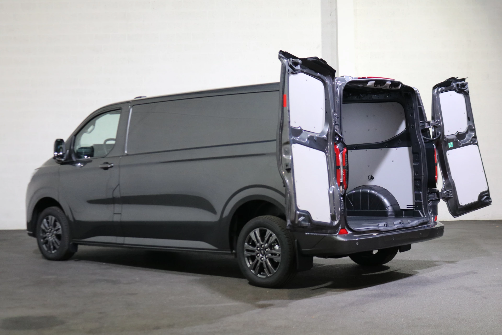 Hoofdafbeelding Ford E-Transit Custom