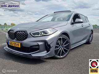 Hoofdafbeelding BMW 1 Serie BMW 1-serie 120i M-Sport - PANO - KUIPSTOELEN - KRISTAL POOK - FABRIEKSGARANTIE - SPOILER -