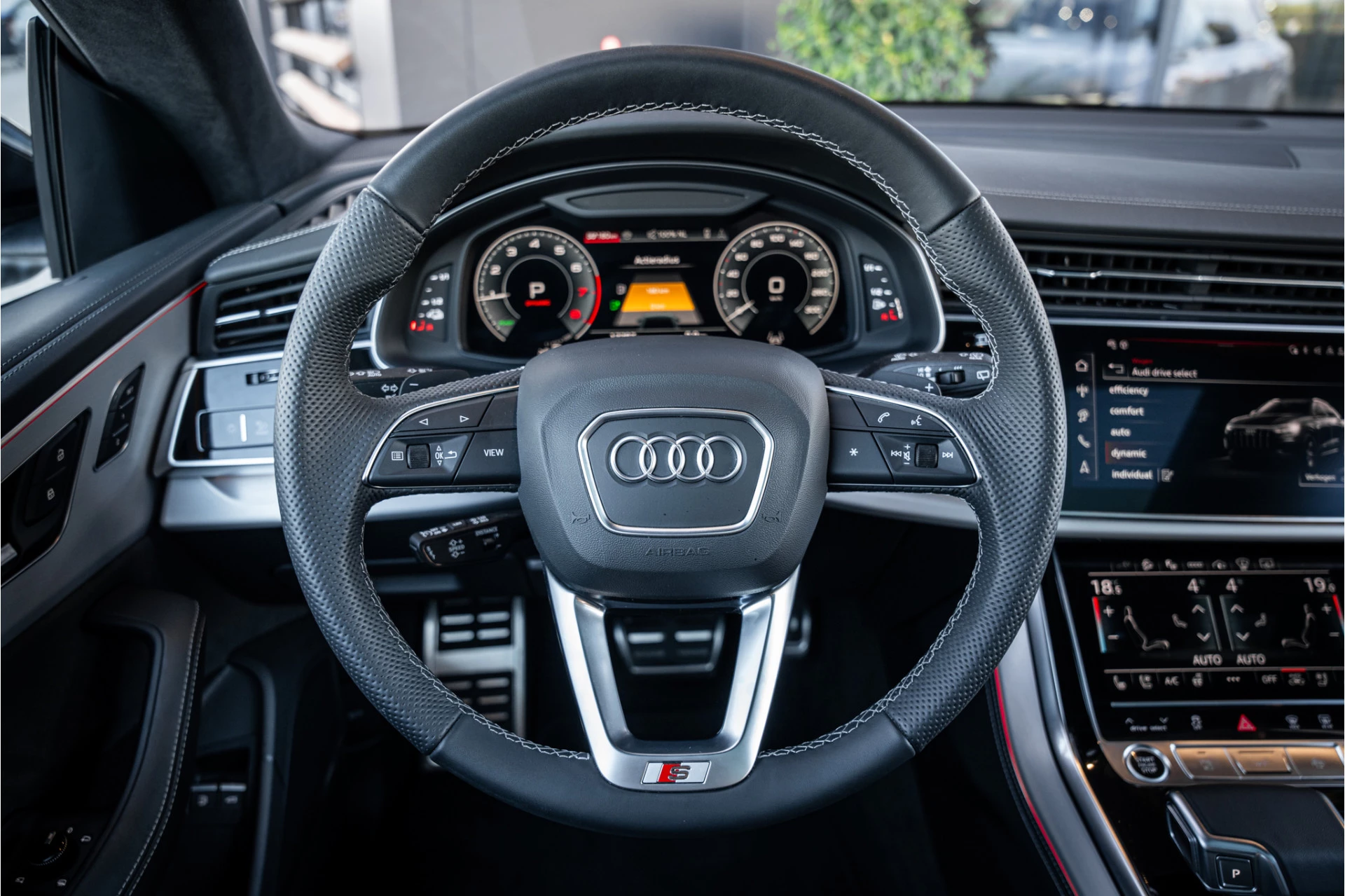Hoofdafbeelding Audi Q8