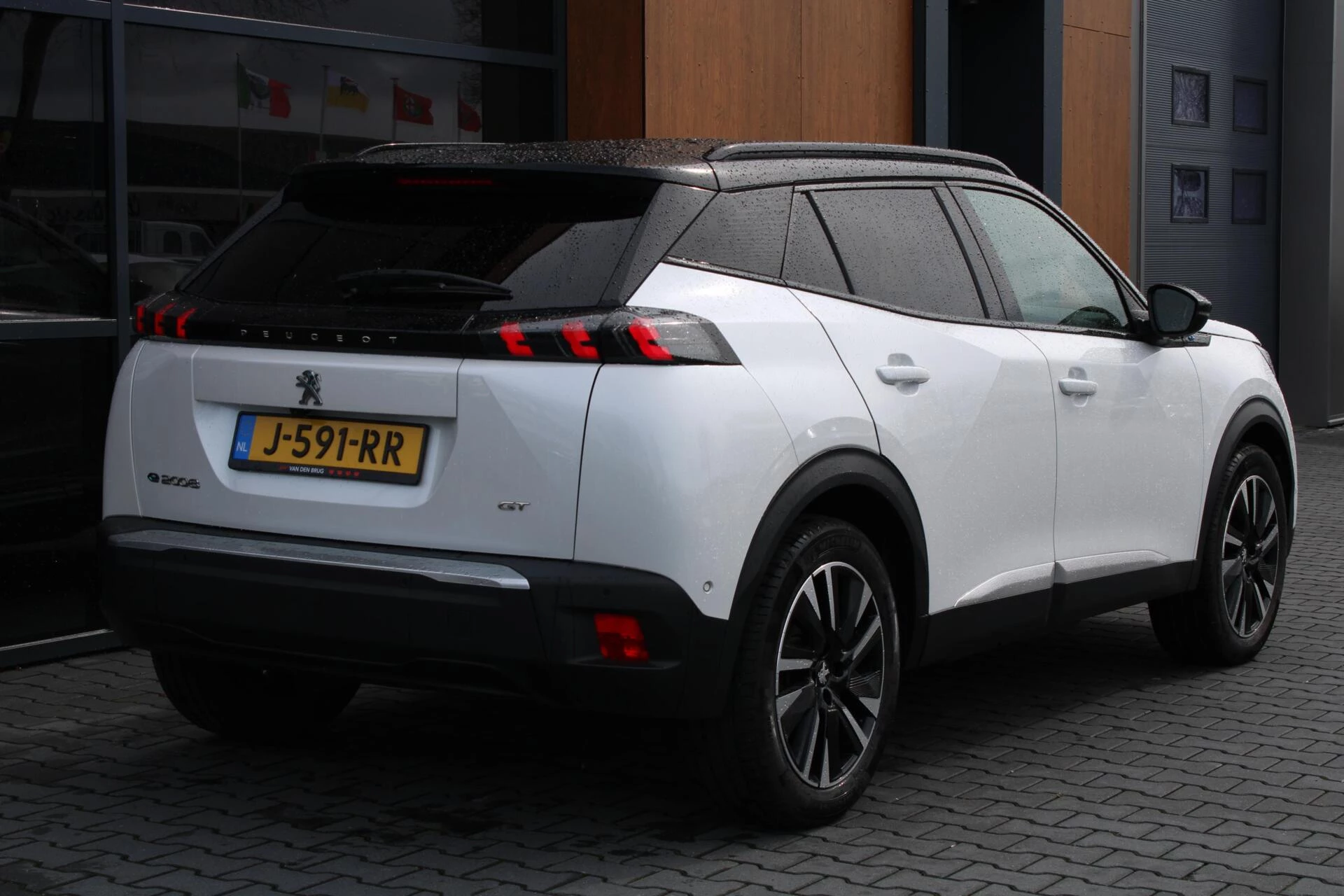 Hoofdafbeelding Peugeot e-2008