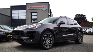 Hoofdafbeelding Porsche Macan Porsche Macan 3.6 Turbo Performance Package | 440pk | PASM | Glazen Pano | Sport Chrono | Carbon Interieur