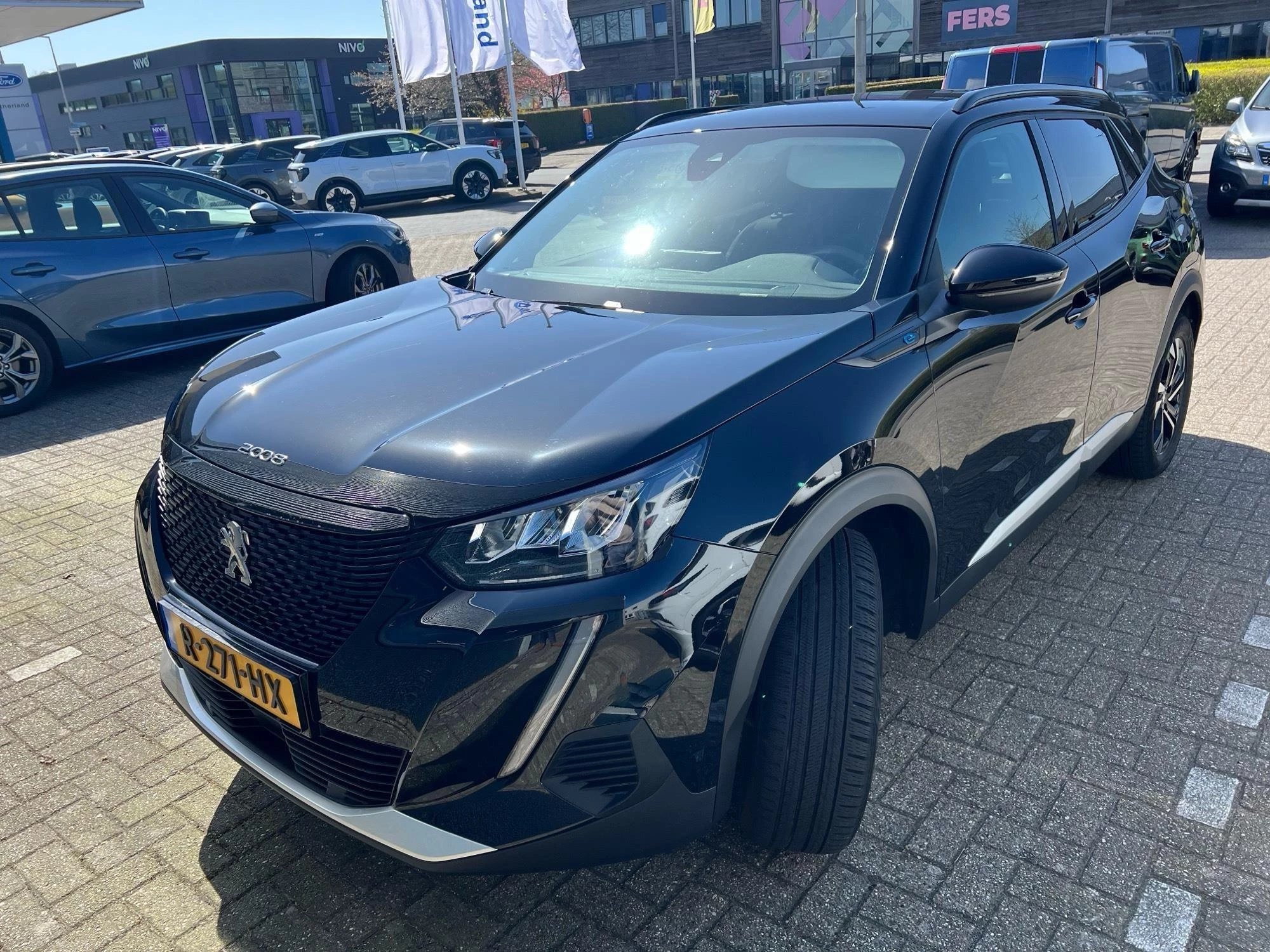 Hoofdafbeelding Peugeot e-2008