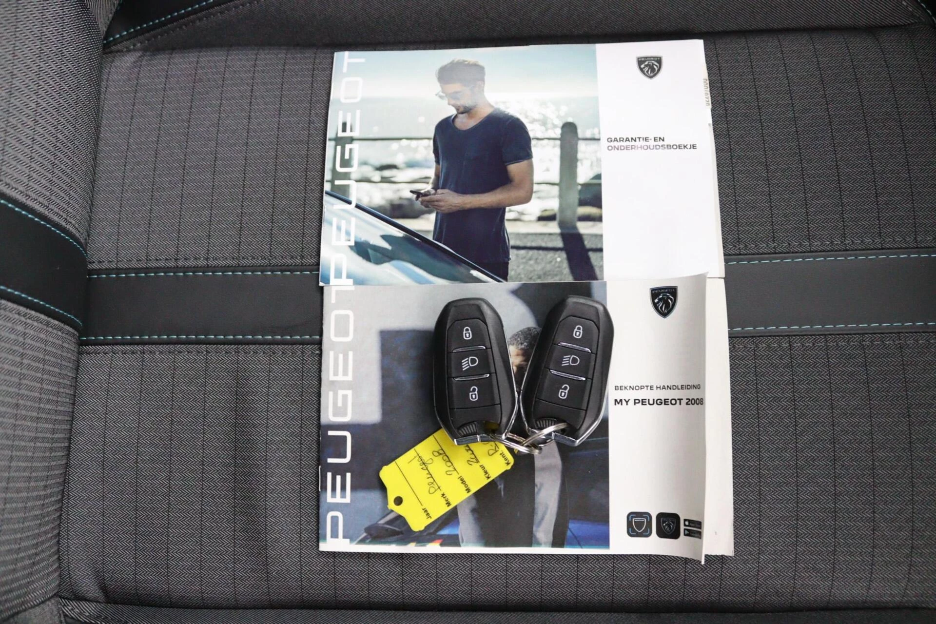 Hoofdafbeelding Peugeot e-2008
