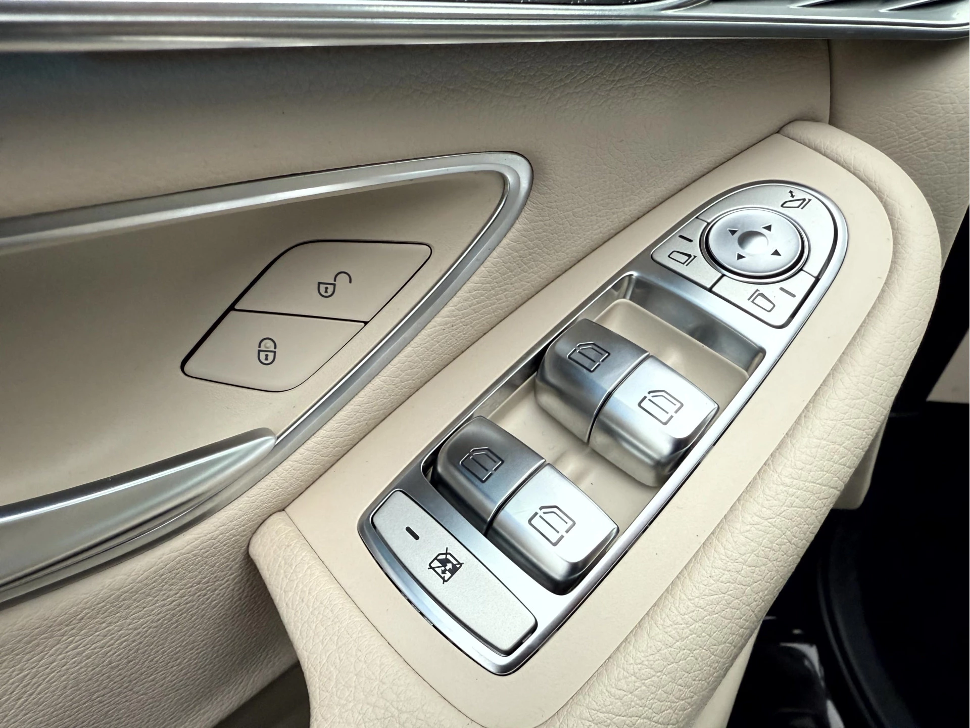 Hoofdafbeelding Mercedes-Benz EQC