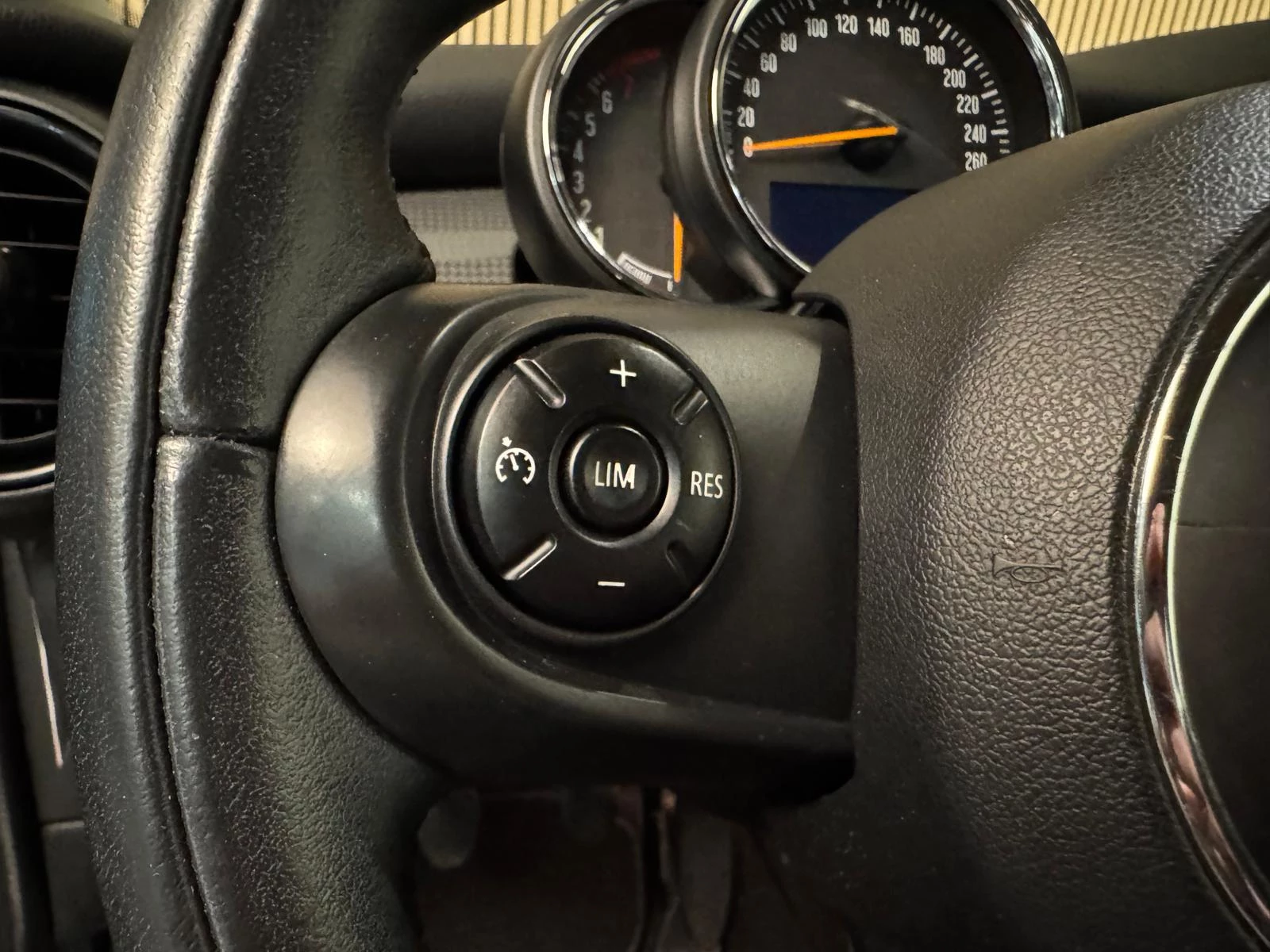 Hoofdafbeelding MINI One