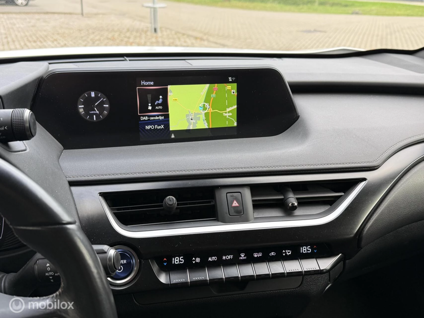 Hoofdafbeelding Lexus UX