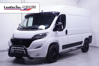 Hoofdafbeelding Opel Movano Opel Movano 2.2D 140 pk L2H2 White&Black Edition Navi 18" LMV, Bullbar + Sidebars Zwart, Camera, Apple Carplay, 3-Zits, Nieuw