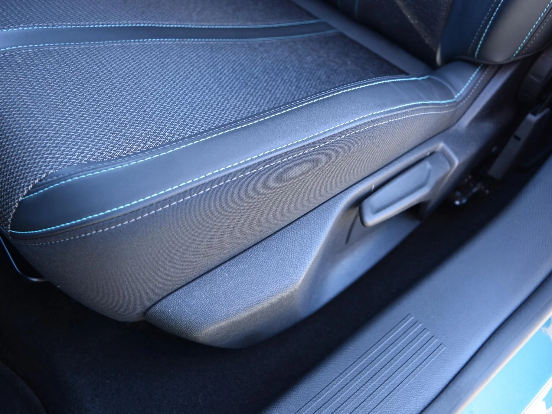 Hoofdafbeelding Peugeot e-308