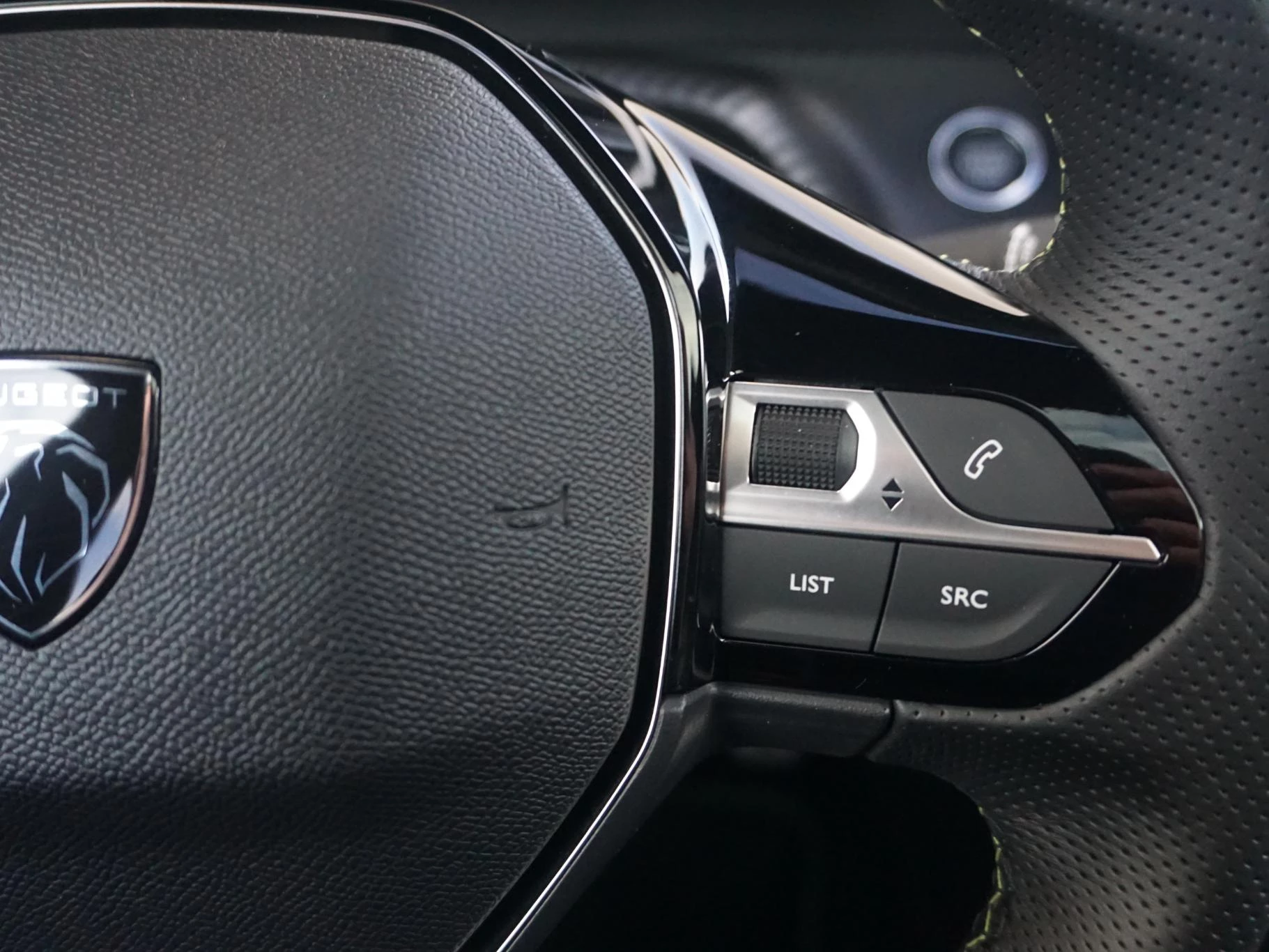 Hoofdafbeelding Peugeot e-2008