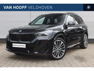 Hoofdafbeelding BMW X1 BMW X1 xDrive25e High Executive M Sport Automaat / Panoramadak / Trekhaak / Sportstoelen / Adaptieve LED / M Adaptief onderstel / Parking Assistant Plus / Head-Up / Comfort Access