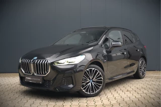Hoofdafbeelding BMW 2 Serie BMW 2 Serie Active Tourer M Sport 225e xDrive | Panoramadak | Harman Kardon | Individual | Head-Up Display | 360 Camera | Keyless | Cruise Control | Navigatie Prof. | Elek. Achterklep | Ambiance Verlichting | Fabrieksgarantie