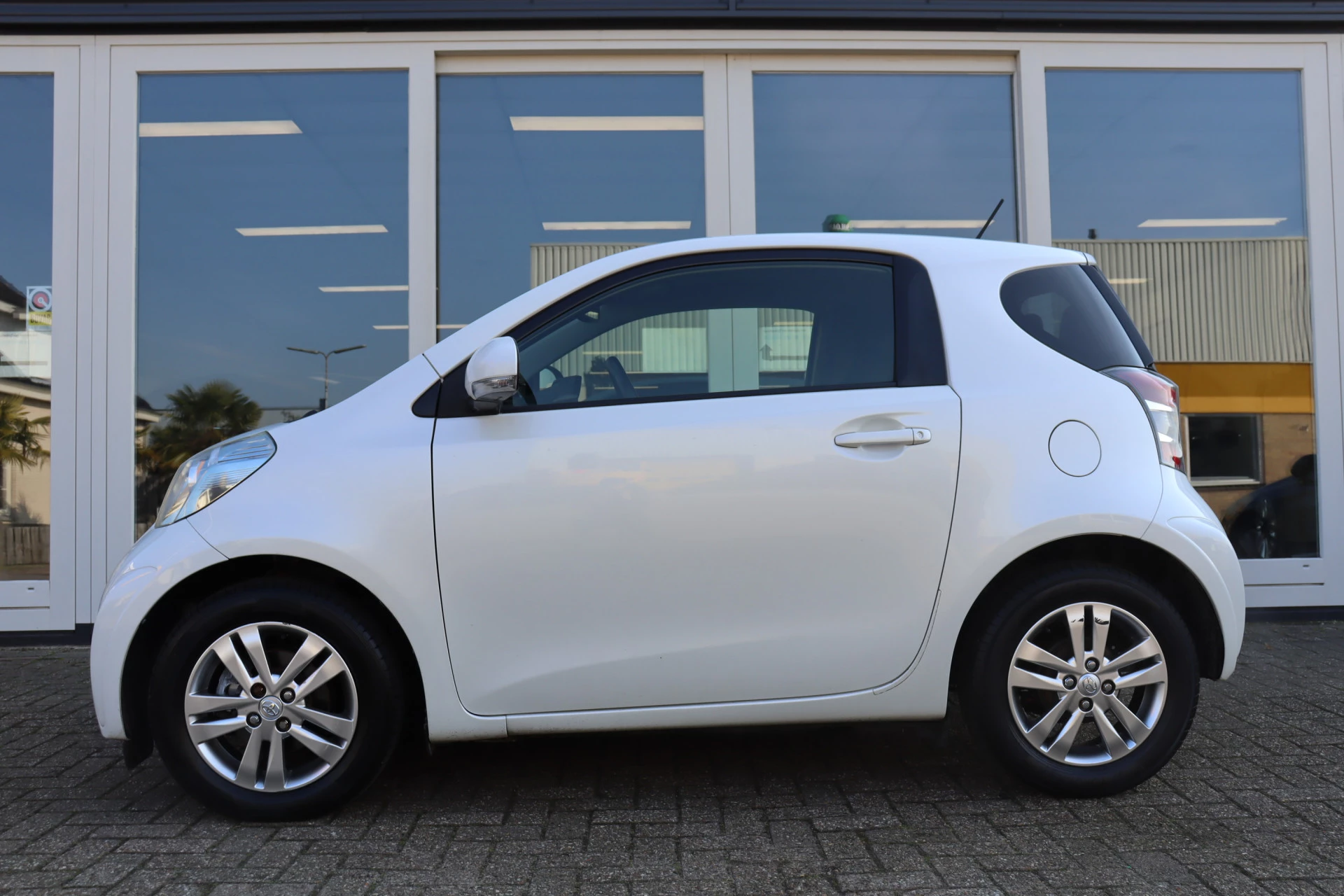 Hoofdafbeelding Toyota iQ