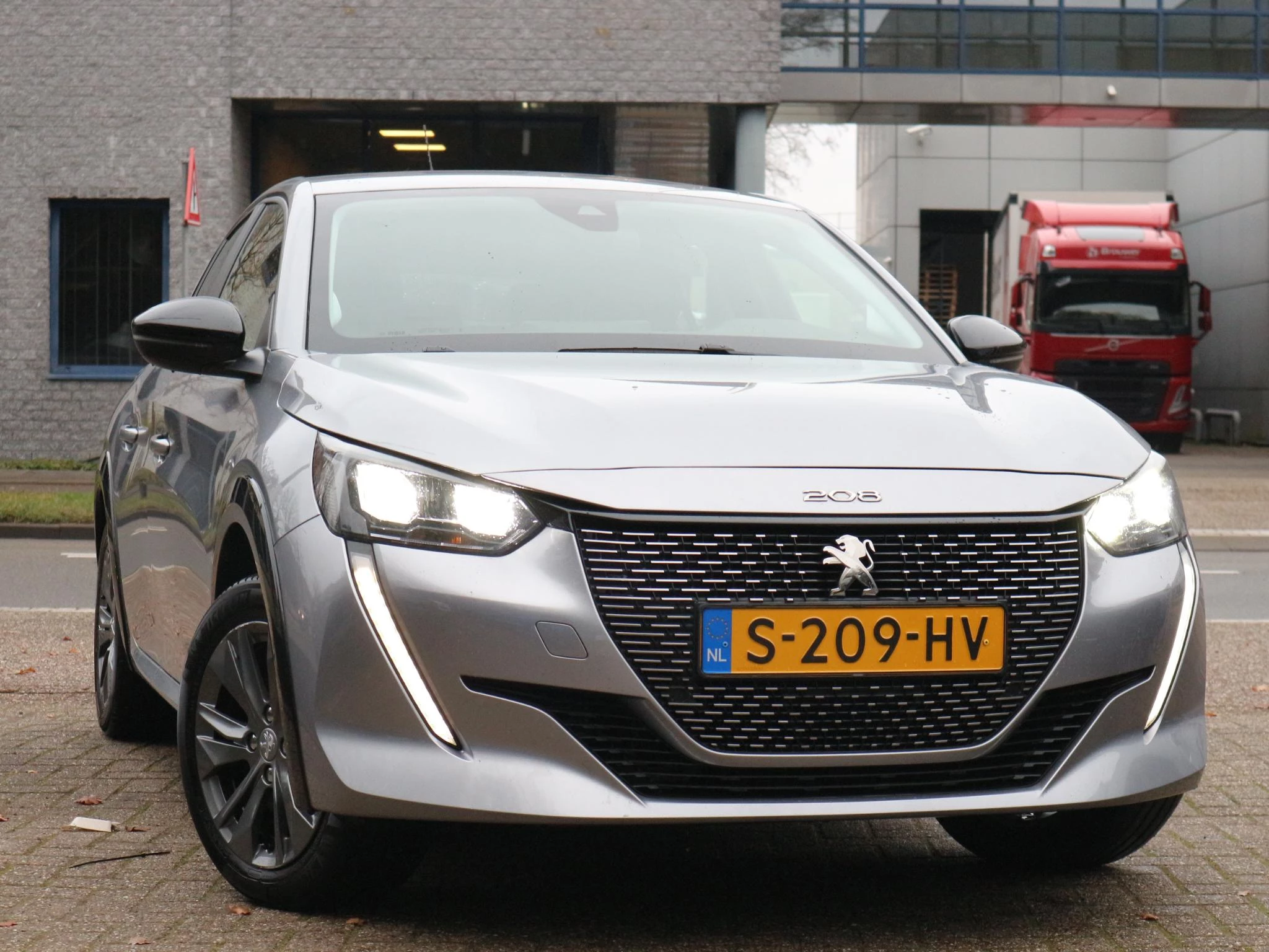 Hoofdafbeelding Peugeot e-208