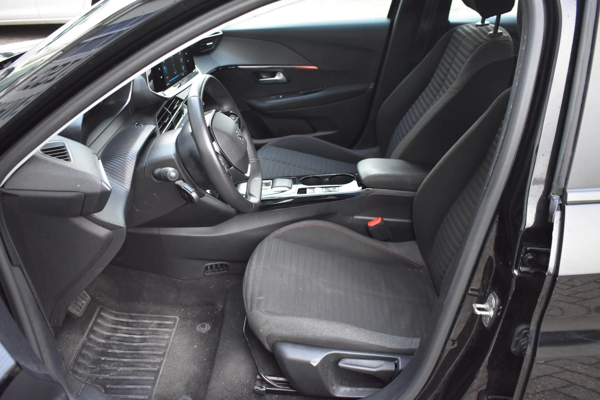 Hoofdafbeelding Peugeot e-208