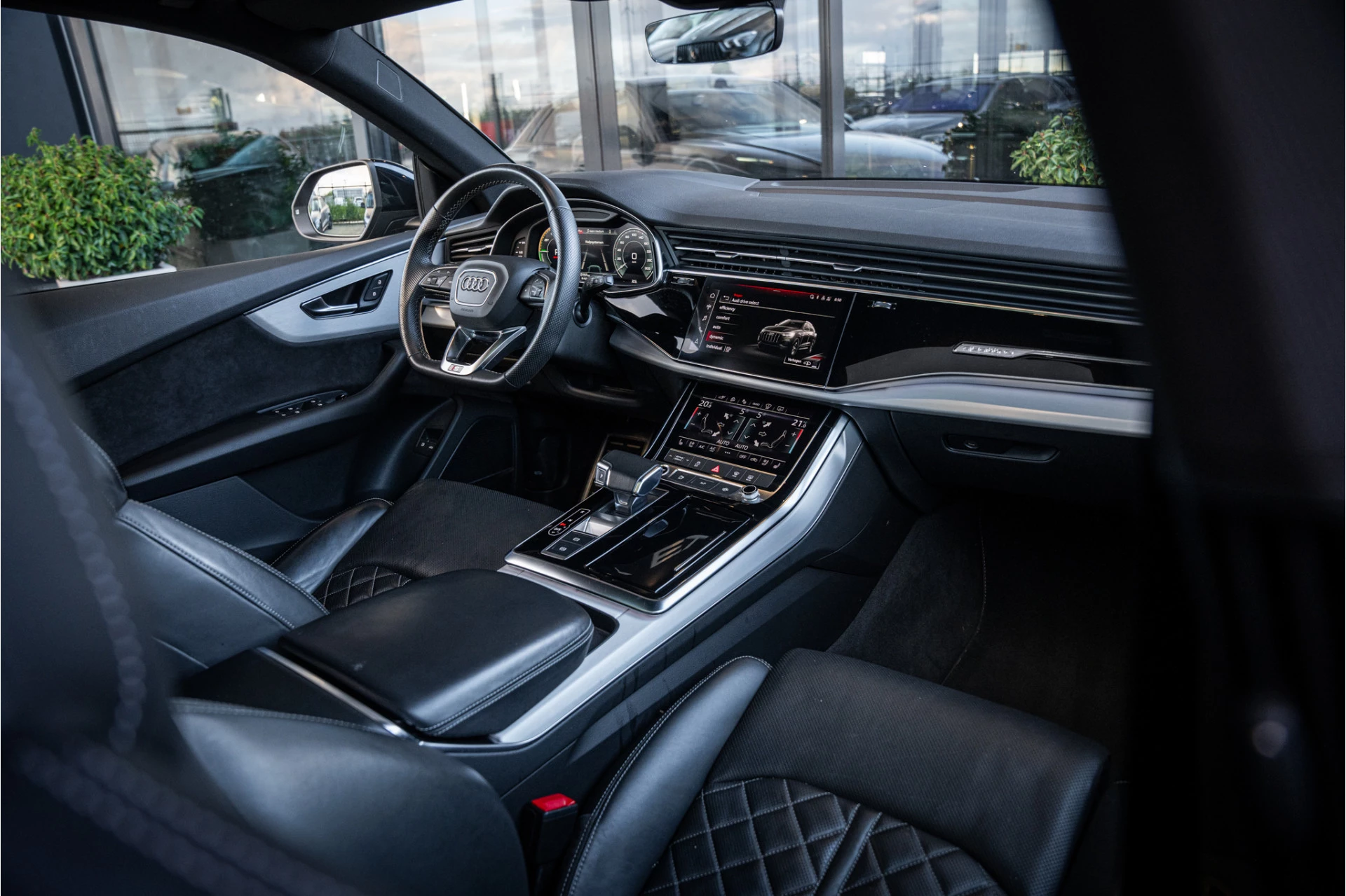 Hoofdafbeelding Audi Q8