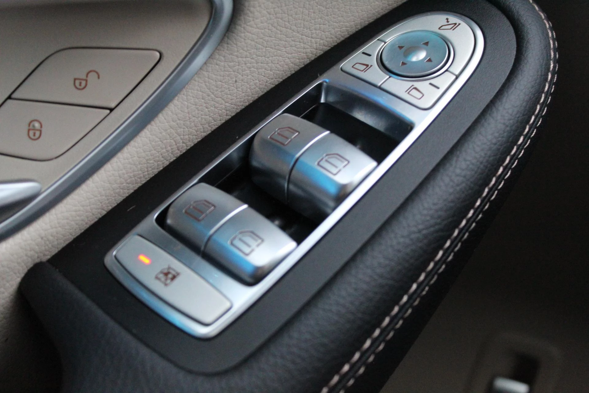 Hoofdafbeelding Mercedes-Benz EQC