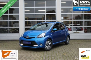 Toyota Aygo 1.0-12V VVT-I 5-Deurs Dynamic-Blue Exclusive-Sport Ledverlichting Airconditioning Bluetooth Tel. Handsfree Carkit & Media Interface Lederstuur Dubbele Airbags&Speakers 2-Kleurig sport Interieur Zwart/Blauw Radio/Cd/Mp3/Usb/Aux 12V.-Aansl. Isof