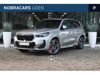 BMW X1 sDrive18i High Executive M Sport Automaat / Panoramadak / Sportstoelen / Stoelverwarming / Adaptieve LED / Harman Kardon / Parking Assistant / Verwarmd stuurwiel