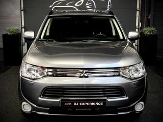 Hoofdafbeelding Mitsubishi Outlander Mitsubishi Outlander 2.0 PHEV Instyle+ 4WD GLASDAK NAVI ACC NAP LEER