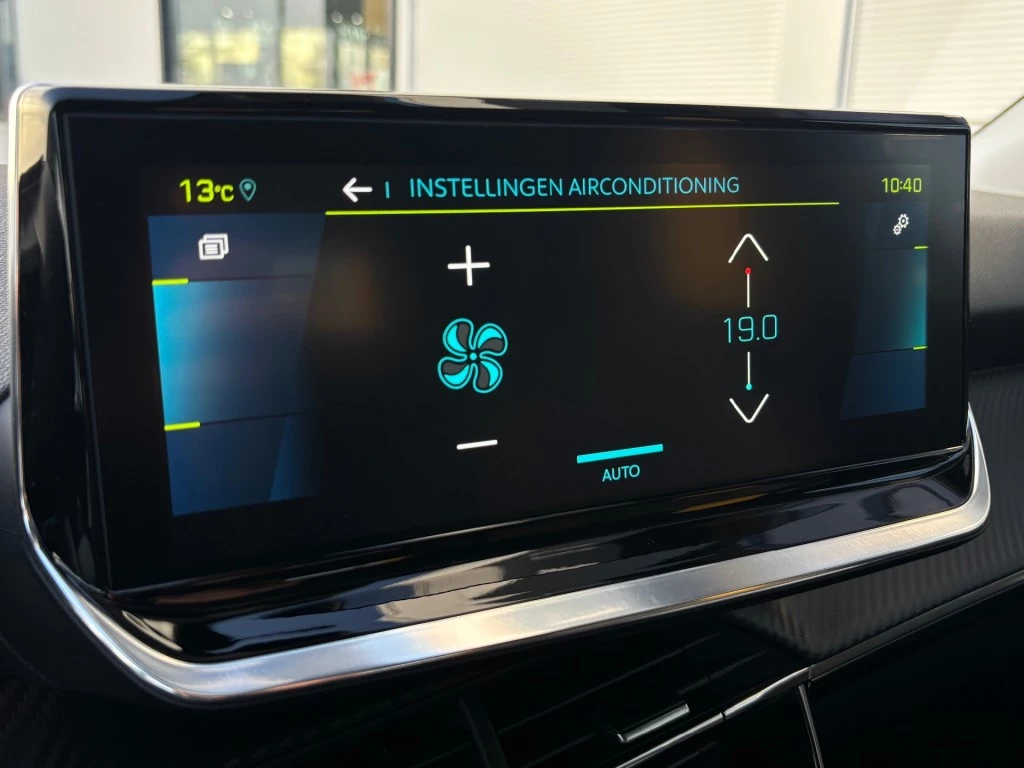 Hoofdafbeelding Peugeot e-2008