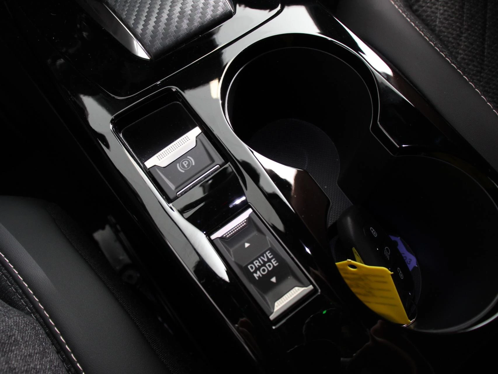 Hoofdafbeelding Peugeot e-2008
