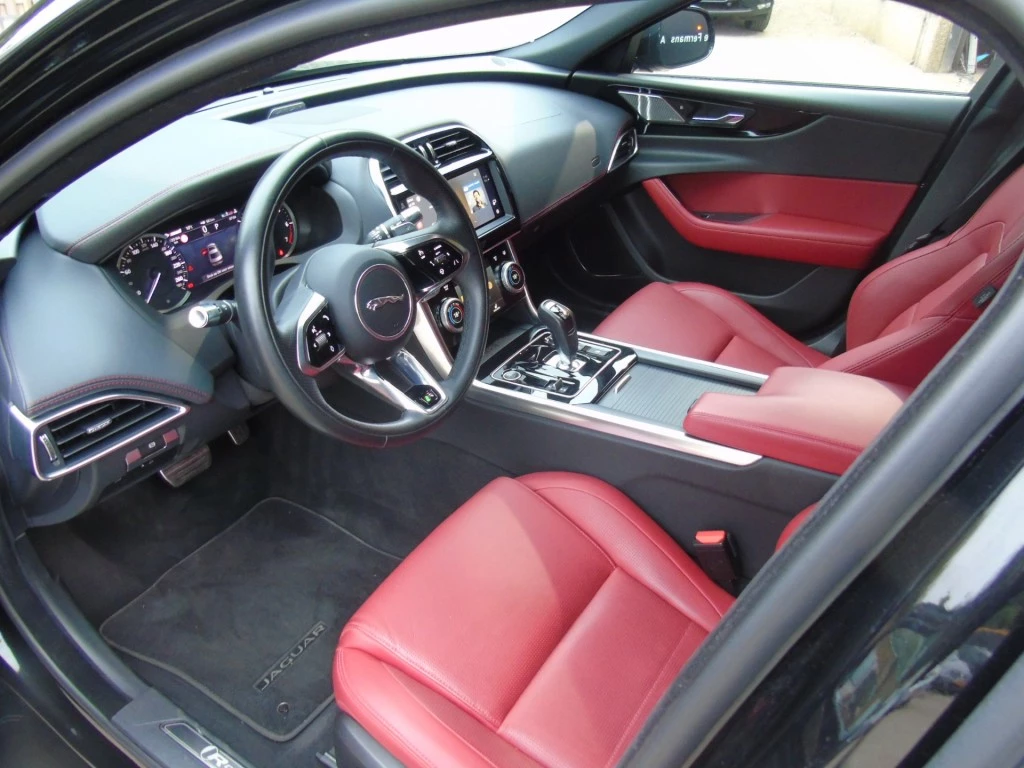 Hoofdafbeelding Jaguar XE